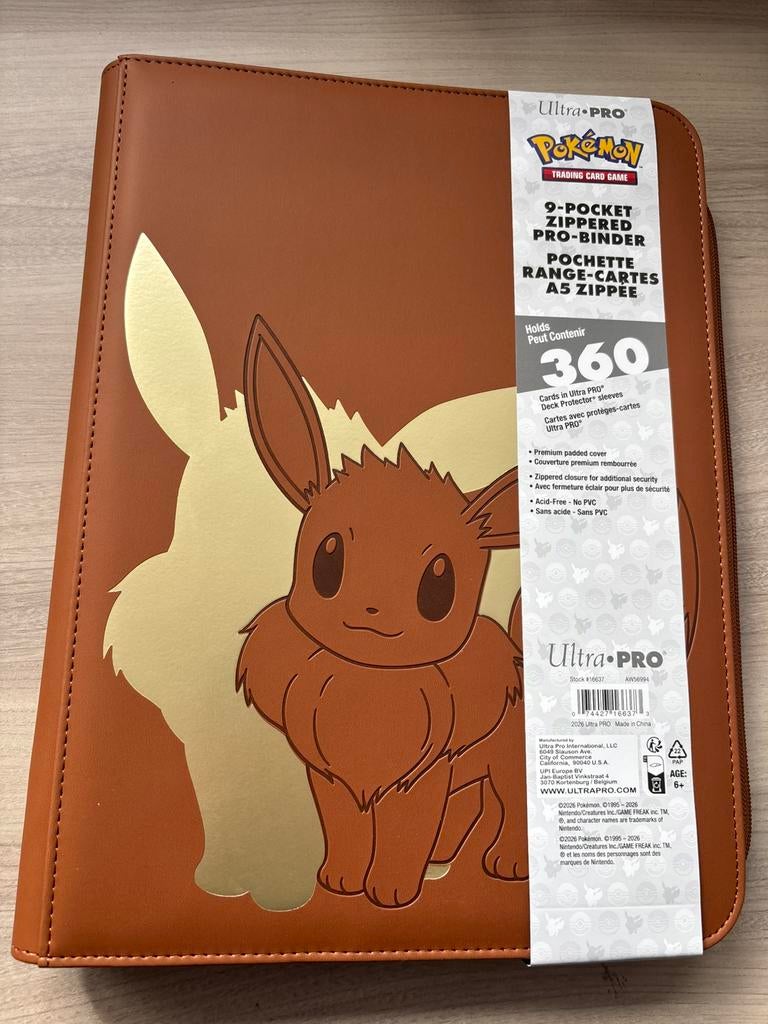 Ultra Pro Eevee Elite Series 9-Pocket Zippered Binder, Ophalen of Verzenden, Zo goed als nieuw