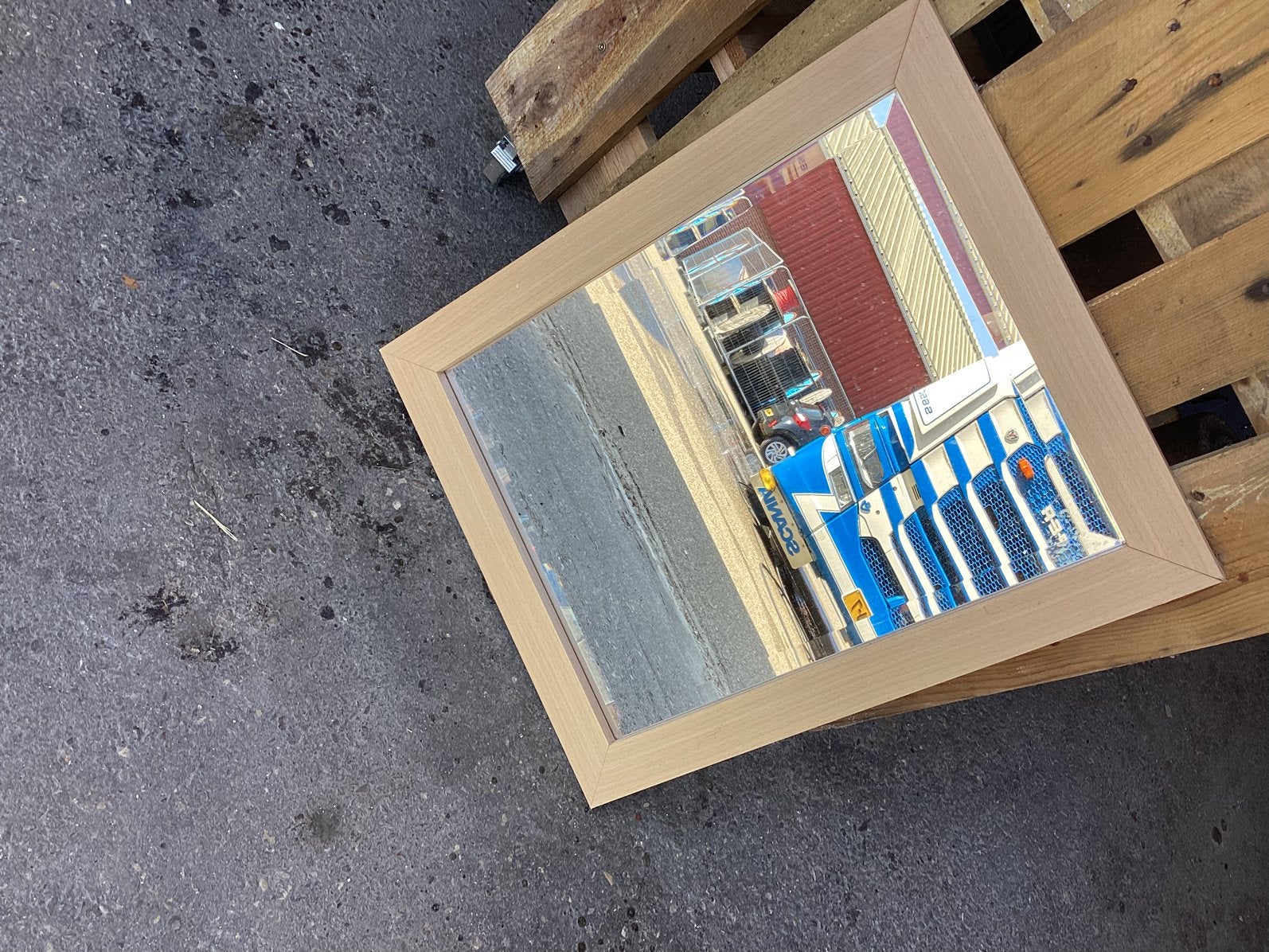 Mooie spiegel met licht houten lijst, Ophalen of Verzenden, Zo goed als nieuw, Minder dan 100 cm, Rechthoekig
