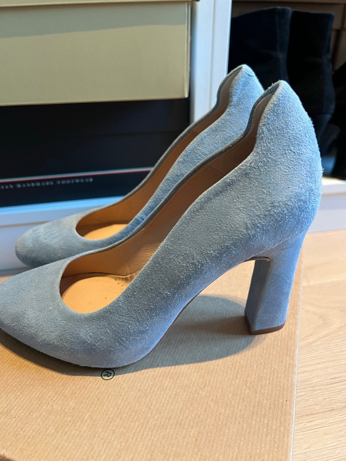 Unisa lichtblauwe suède pumps, hak 10cm, Verzenden, Zo goed als nieuw, Blauw, Pumps