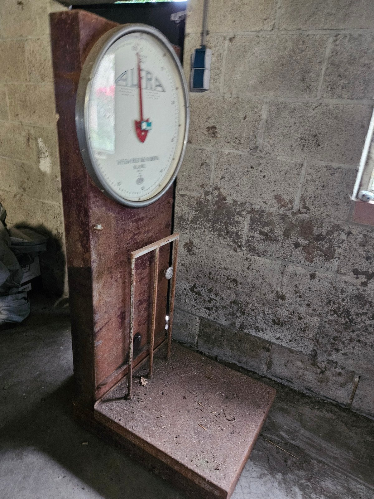 Retro weegschaal  een mooie eye catcher in huis, tuinhuis o, Ophalen of Verzenden, Gebruikt, Metaal, Industrieel