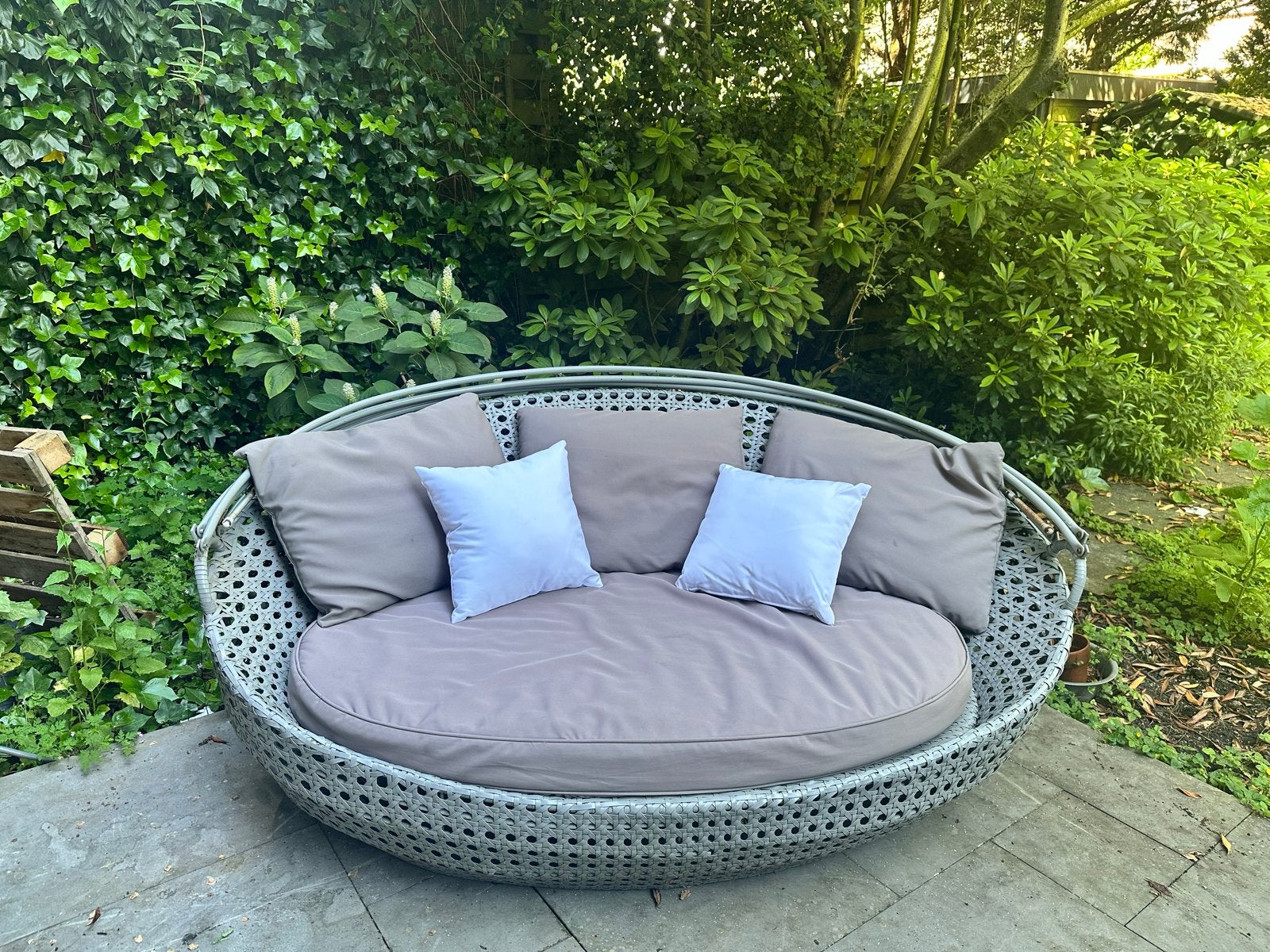 Design Loungebank - grijs of witte kussens (wit nieuwe set), Ophalen, Gebruikt, Wicker