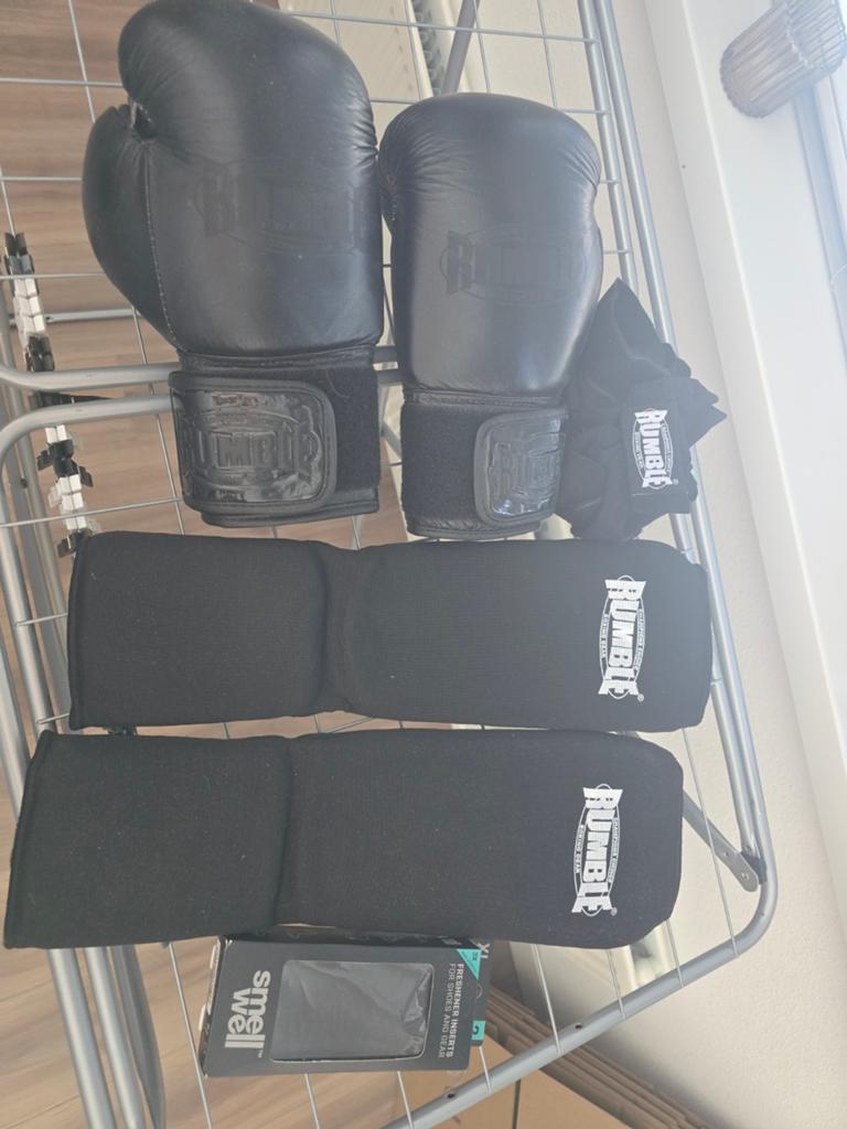 Rumble bokshandschoenen, scheenbeschermers, Ophalen, Bokshandschoenen