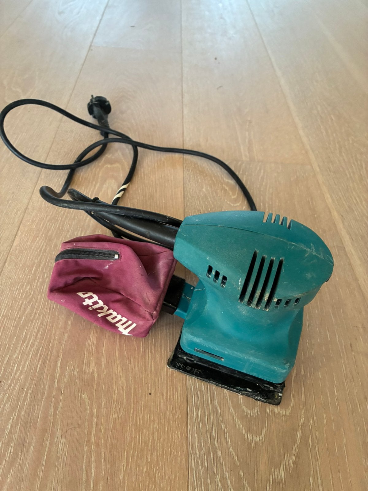 Makita handschuurmachine, Doe-het-zelf en Verbouw, Gereedschap | Schuurmachines, Ophalen of Verzenden, Gebruikt, 600 tot 1200 watt