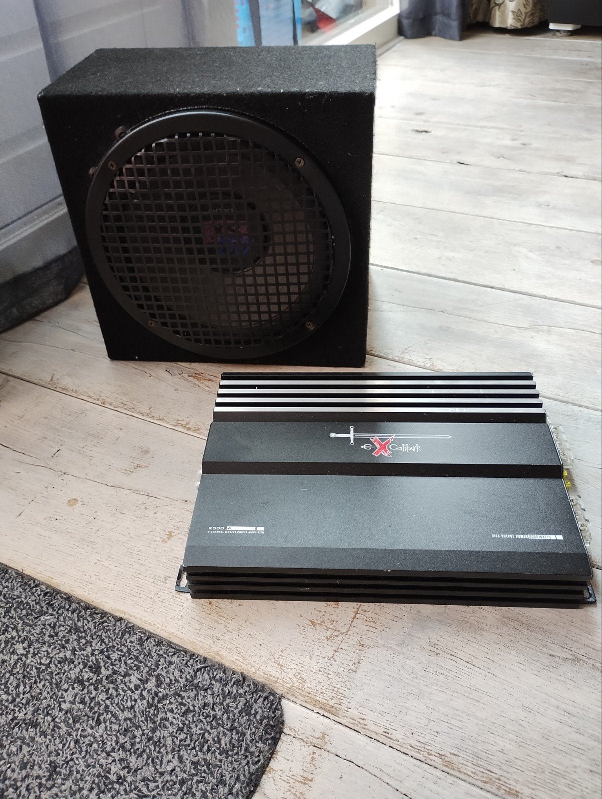 Sony 10 inch sub 250W Excalibur 4/3 kanaals 2x50W +1x150Wrms, Auto diversen, Ophalen, Zo goed als nieuw