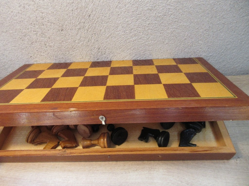 Houten schaakbord met schaakstukken, Ophalen of Verzenden, Gebruikt