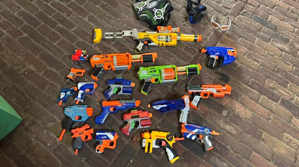 Heel veel nerf speelgoed, Kinderen en Baby's, Speelgoed | Buiten | Actiespeelgoed, Ophalen of Verzenden, Zo goed als nieuw
