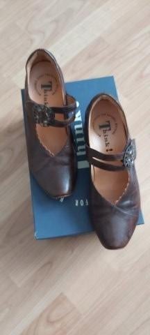 Nieuwe Think schoenen, 38,5 te koop, Kleding | Dames, Schoenen, Zo goed als nieuw, Bruin, Ophalen of Verzenden