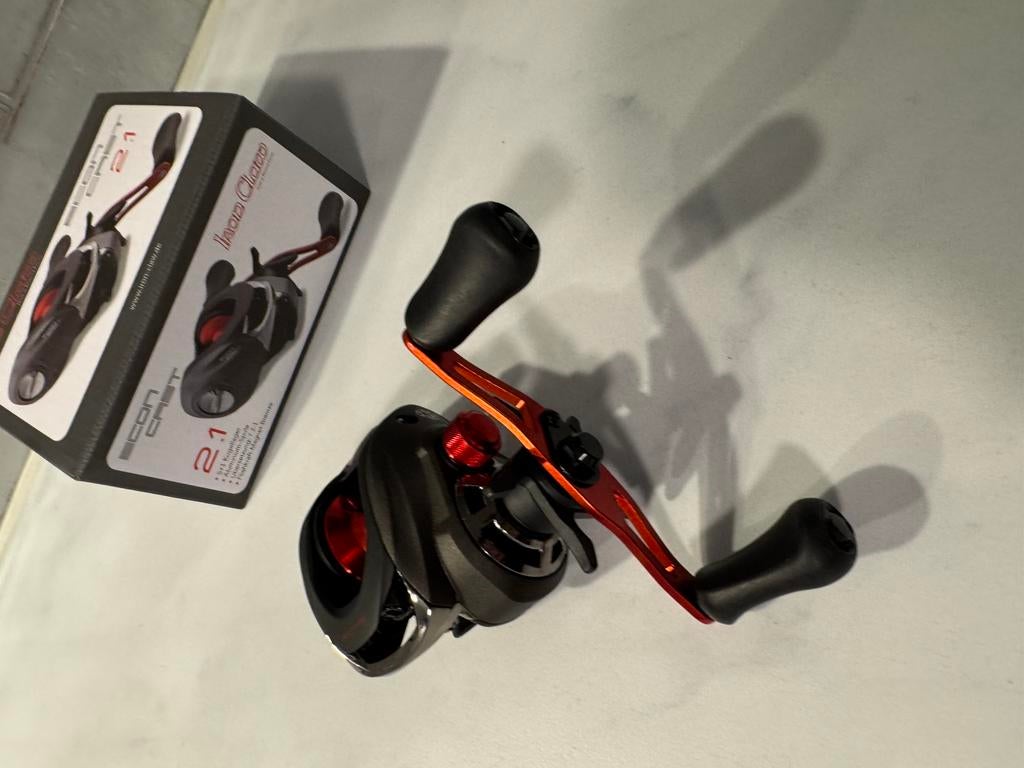 nieuwe iron claw econ cast baitcast  reeltjes  linkshandig, Watersport en Boten, Hengelsport | Roofvissen, Ophalen of Verzenden