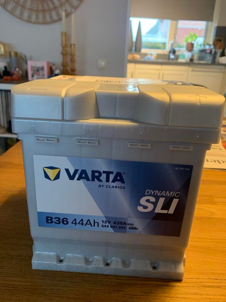 Nieuwe Varta Auto Accu, Auto-onderdelen, Accu's en Toebehoren, Ophalen, Nieuw, Universele onderdelen