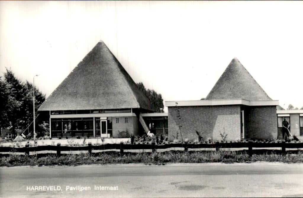 Harreveld - Paviljoen Internaat - Vooraanzicht, Verzamelen, Ansichtkaarten | Nederland, Ophalen of Verzenden, 1960 tot 1980, Ongelopen