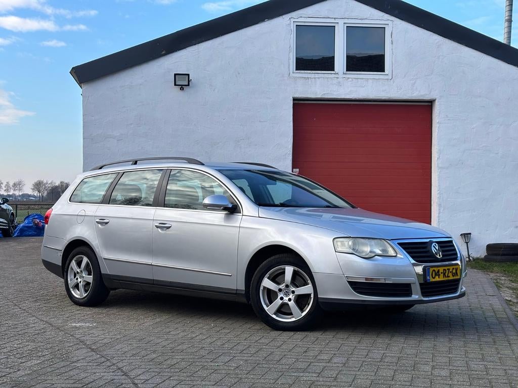 Volkswagen Passat 2.0 FSI 110KW Variant 2005 Grijs, Auto's, Voorwielaandrijving, Zwart, 4 cilinders, 1984 cc
