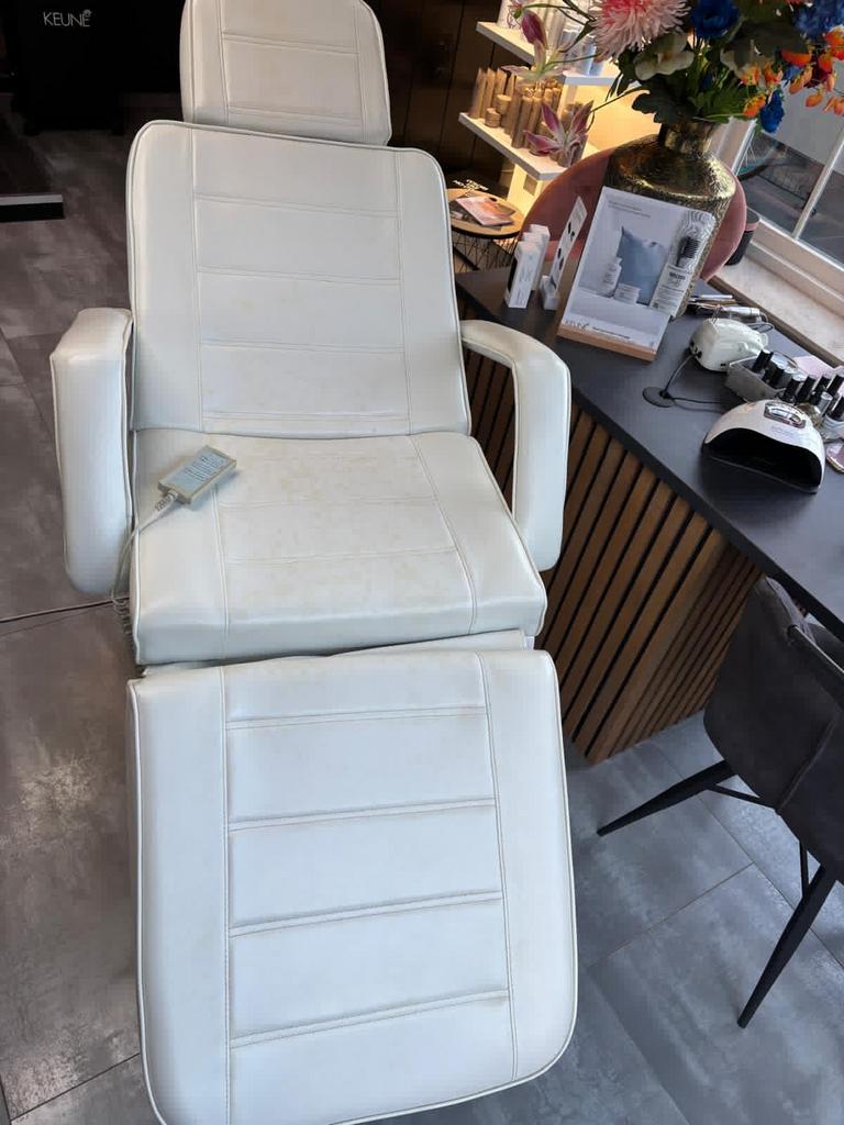 Behandelstoel met werkkarretje + lamp - Schoonheidssalon, Ophalen, Gebruikt, Overige typen