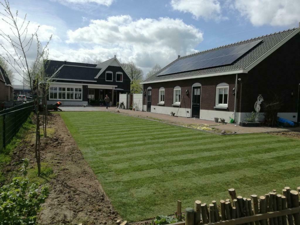 Foto 23 van Inzaaien gras, egaliseren tuin, frezen, gras zaaien
