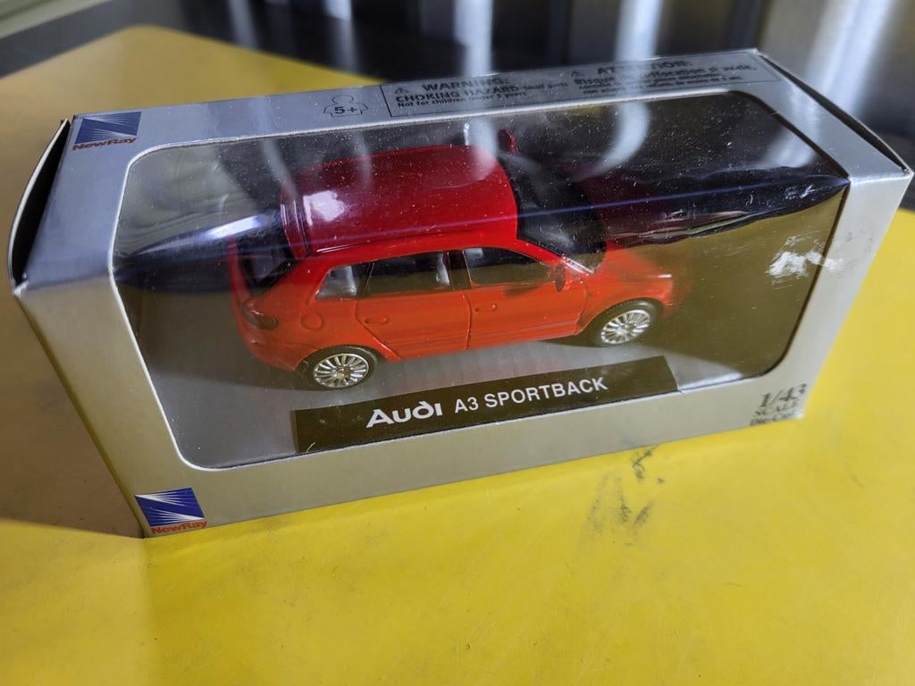 Audi A3 sportback model-auto 1:43, Ophalen of Verzenden, Zo goed als nieuw, Auto, Revell
