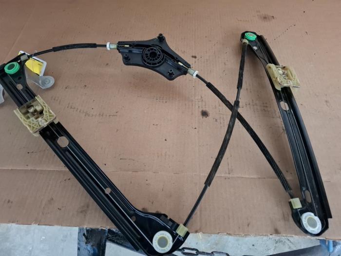 Ruitmechaniek 4Deurs rechts-voor van een Volkswagen Golf, Gebruikt, -, -, -
