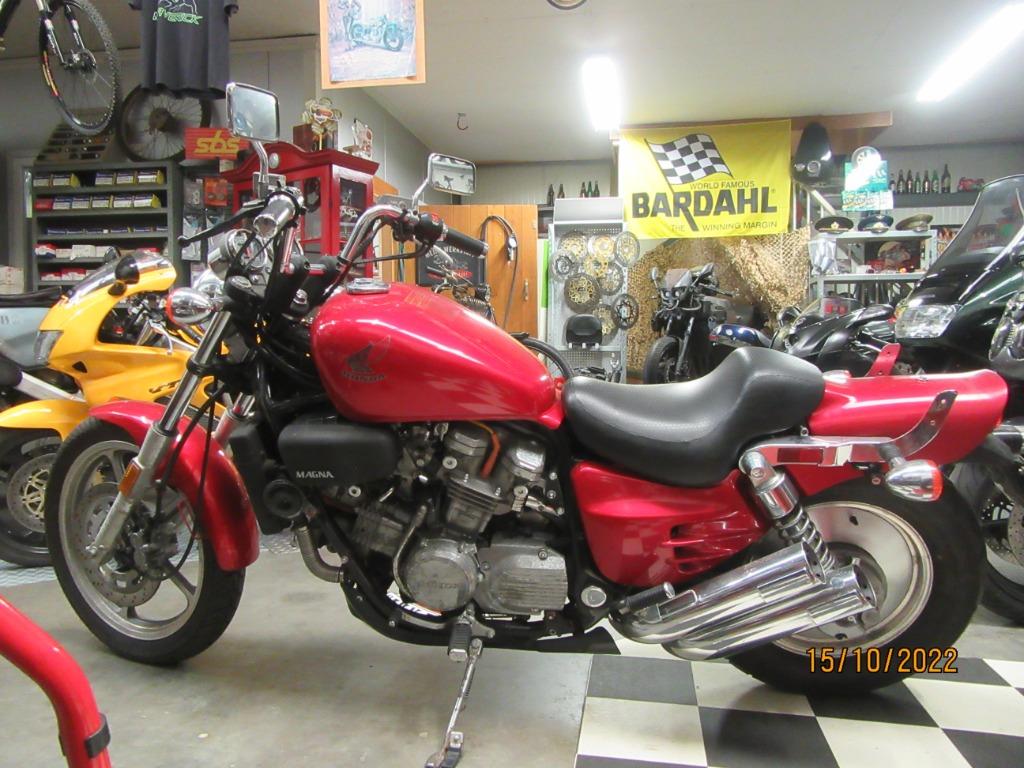 Op zoek naar Honda VF700C VF750C Super Magna VF '87 delen?, Motoren, Onderdelen | Honda, Ophalen of Verzenden, Gebruikt