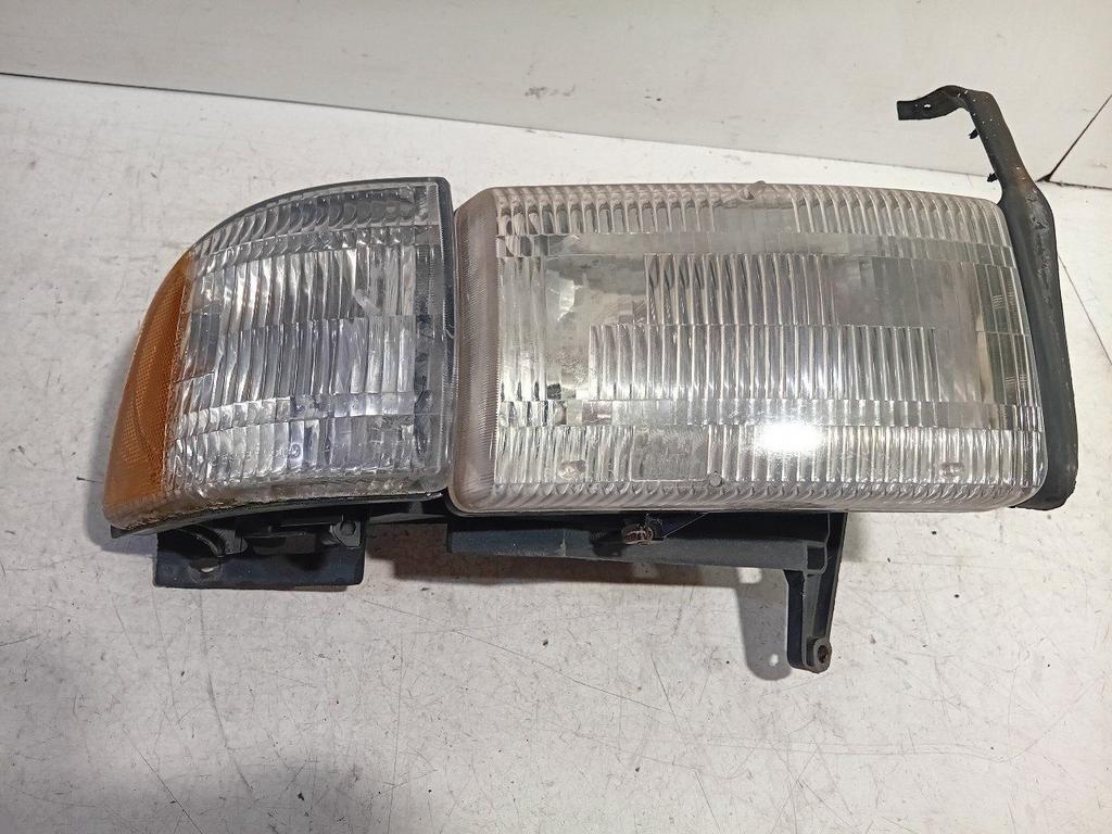 Koplamp rechts Dodge Ram, Onderdelen@venauto.nl, Van der Ven Autorecycling B.V., Gebruikt, Ettenseweg 76, 4706 PB Roosendaal, The Netherlands