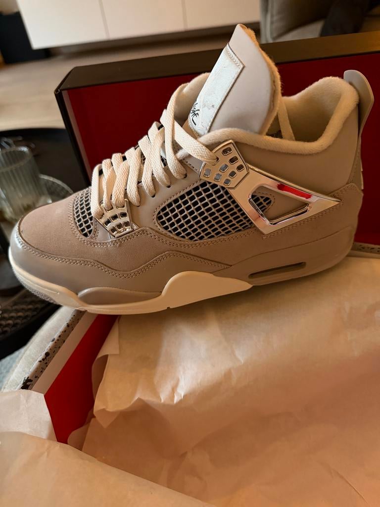 Jordan 4 frozen moments- Maat 42, Ophalen of Verzenden, Nieuw, Grijs, Sneakers of Gympen