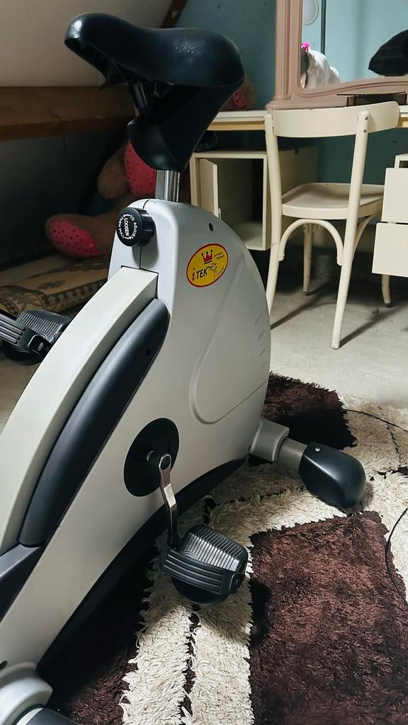 Hometrainer - Perfect voor Thuis!, Sport en Fitness, Fitnessapparatuur, Gebruikt, Hometrainer, Benen, Metaal, Ophalen