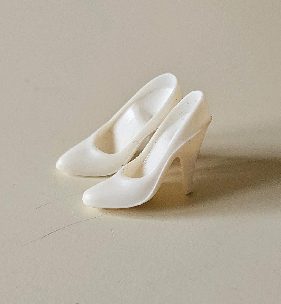 Vintage (Barbie) schoentjes pumps Philippines wit, Ophalen of Verzenden, Kleertjes
