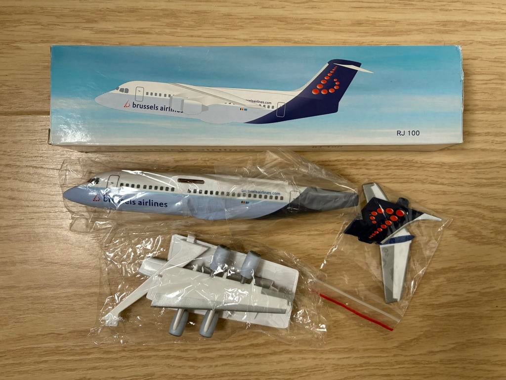Brussels Airlines Avro RJ100 , schaal 1:144, Ophalen of Verzenden, Zo goed als nieuw, 1:144 tot 1:200, Overige merken