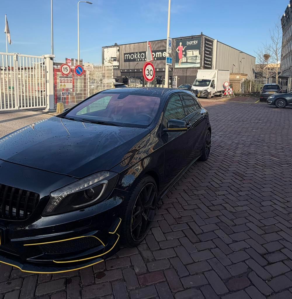 Mercedes-Benz A-Klasse A180 1.6 Blue EFF Aut7 2014 Zwart, Auto's, Stof, 4 cilinders, 1595 cc, 1200 kg