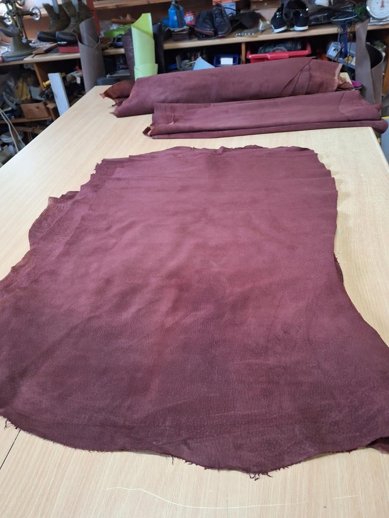Pigsuede, AA KWALITEIT, 5 euro per huid., Overige kleuren, Leer of Kunstleer, Nieuw, Ophalen of Verzenden