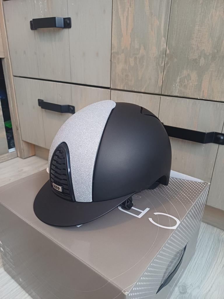 Zgan kep Italia cromo black/zwart 2.0 Matt M, Ophalen of Verzenden, Zo goed als nieuw, Dressuur, Cap