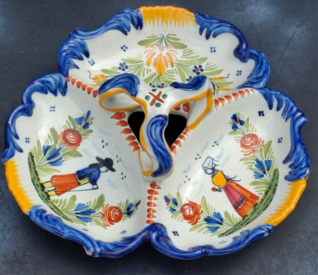 Henriot Quimper. Dienbladschotel. Handpainted/handmade., Ophalen