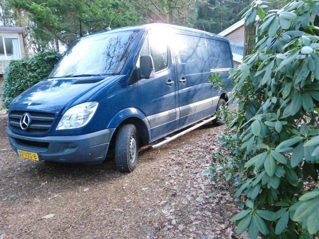 vervoer.  Met  Mercedes  Bus