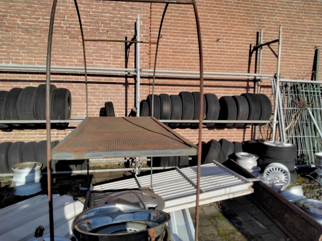 Partij ongeveer 100 gebruikte  en nieuwe autobanden., Ophalen of Verzenden, 18 inch, Zomerbanden, Band(en)
