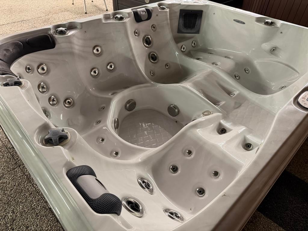 Passion Spa Repose 6 persoons 3 ligplaatsen. Ruime Jacuzzi!, Tuin en Terras, Bubbelbaden en Hottubs, Ophalen, Zo goed als nieuw