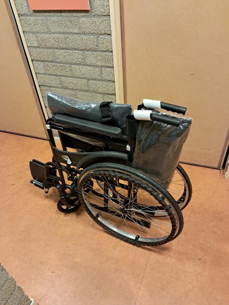 Foto 5 van Handzame lichtgewicht rolstoel, 1 maand gebruikt