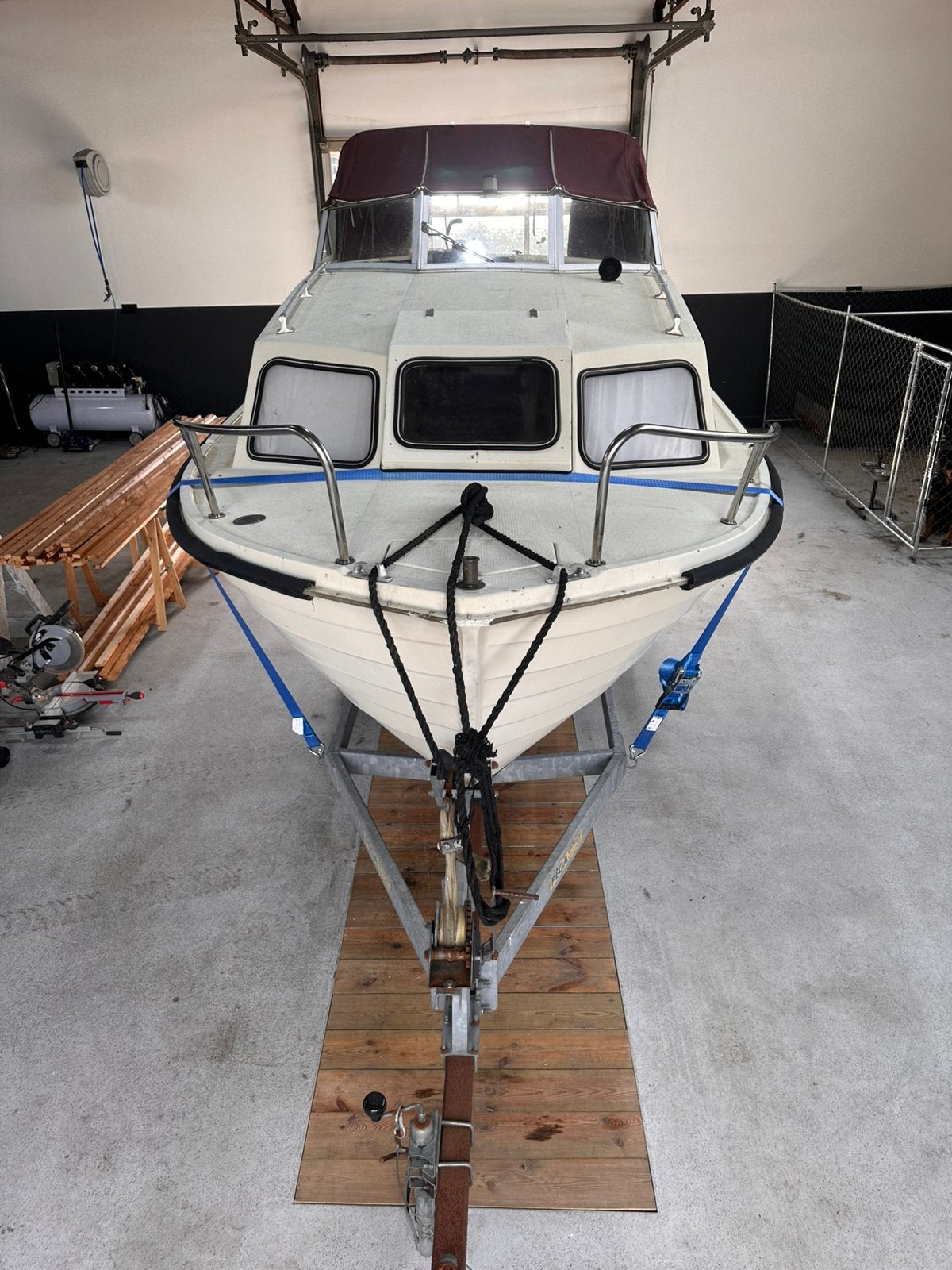 Foto 3 van Comfortabele polyester kajuitboot diesel inboard + trailer