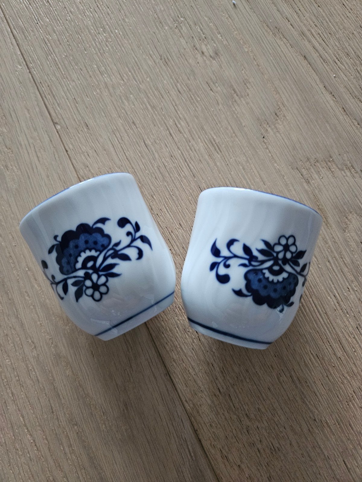 2 eierkopjes Korona porselein, Ophalen of Verzenden