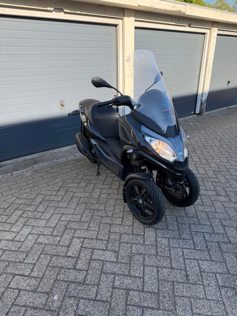 Piaggio mp3 300 hpe franse papieren, Fietsen en Brommers, Scooters | Piaggio, Ophalen of Verzenden, Zo goed als nieuw, Benzine