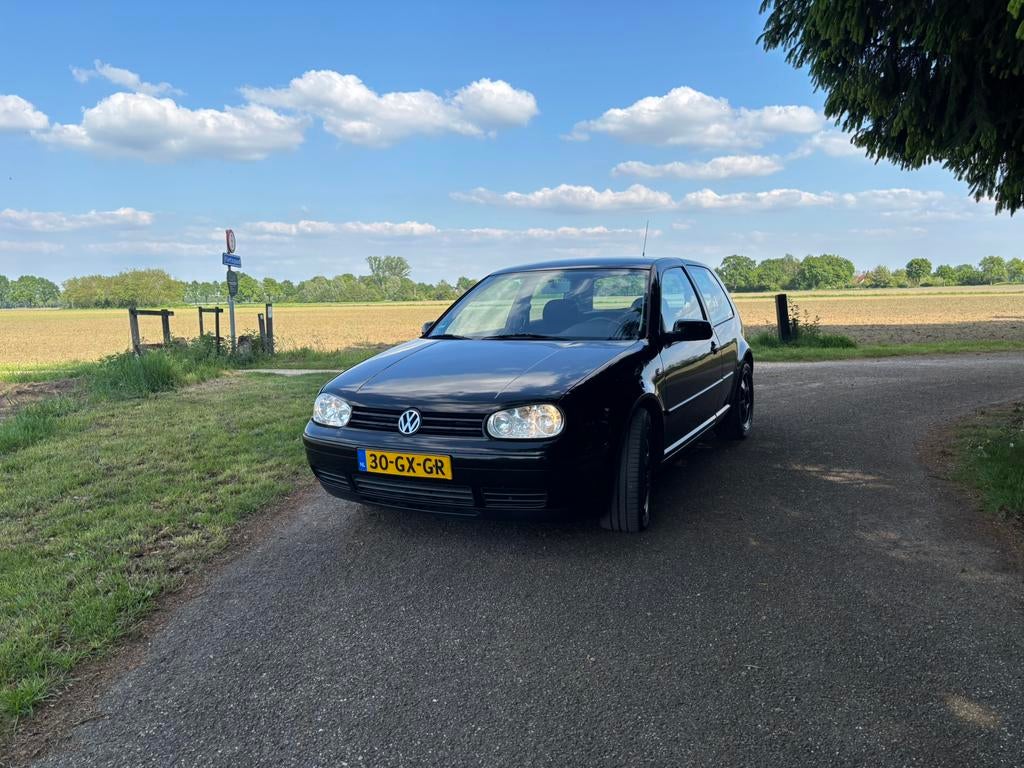 Volkswagen Golf 1.6 77KW 2001 Zwart, Auto's, Voorwielaandrijving, Stof, Zwart, 4 cilinders