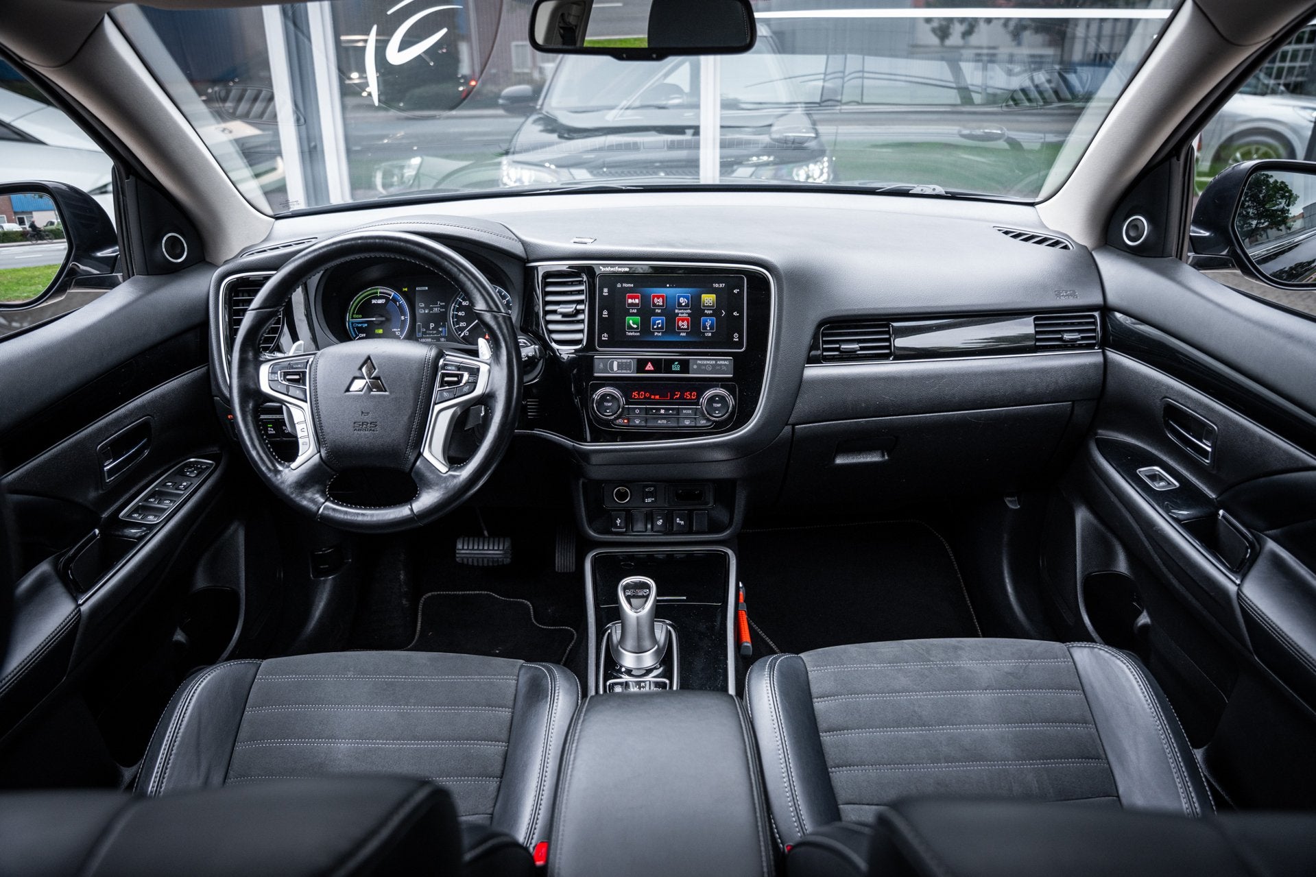 Mitsubishi Outlander 2.4 PHEV Intense+|Trekh|Pano|Dealer Ond, Auto's, Automaat, Dealer onderhouden, 4 cilinders, Bedrijf