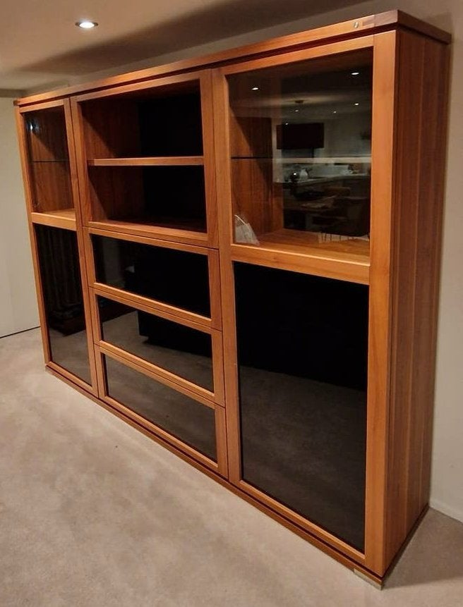 Massief noten buffetkast/vitrinekast, Huis en Inrichting, Ophalen, 200 cm of meer, 25 tot 50 cm, Glas