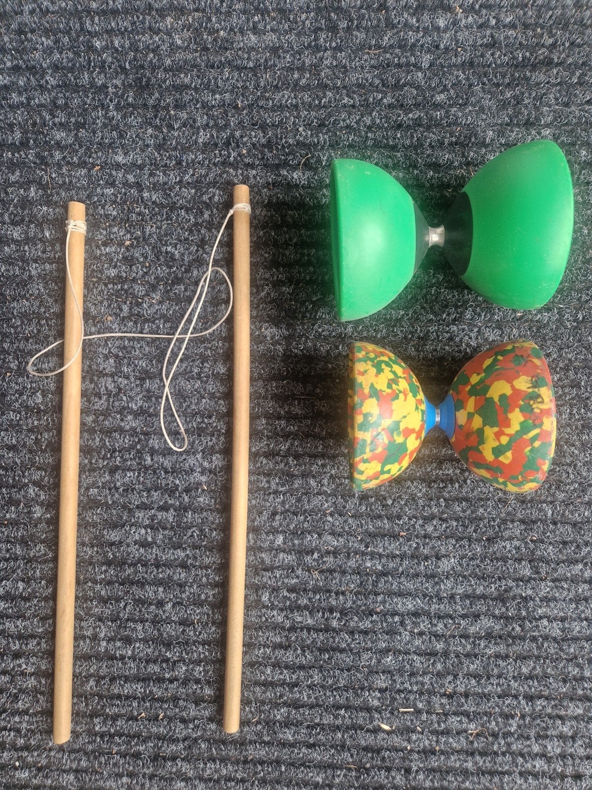 Diabolo set - 2 stuks met stokjes, Kinderen en Baby's, Ophalen of Verzenden, Gebruikt, Jongen of Meisje
