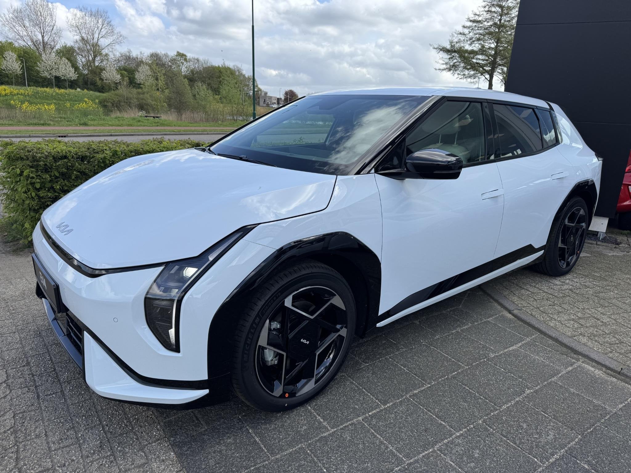 Kia EV4 GT-Line Business Edition 81.4 kWh Complete Uitvoerin, Auto's, Kia, 81 kWh, Wit, Origineel Nederlands, 584 km