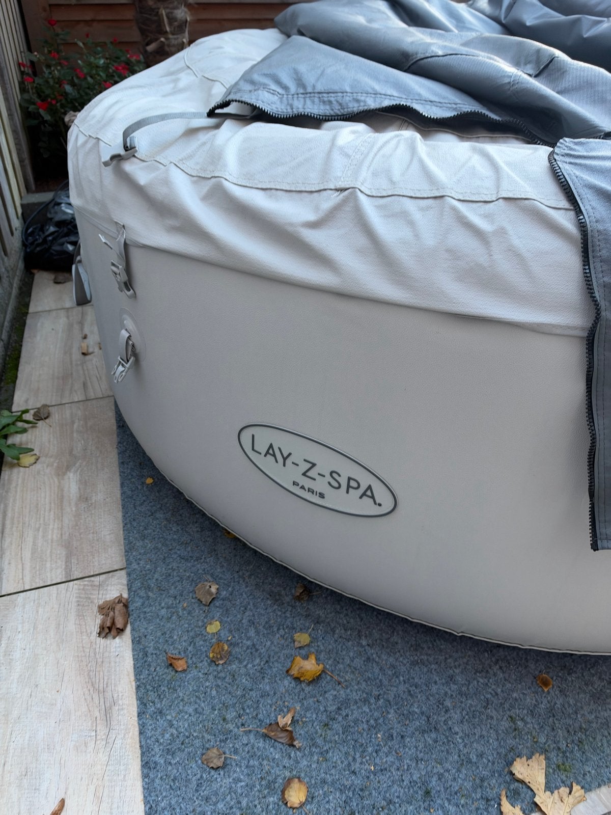 Lay-Z-Spa Paris opblaasbare jacuzzi met LED-verlichting, Ophalen, Gebruikt, Afdekzeil, Opblaasbaar