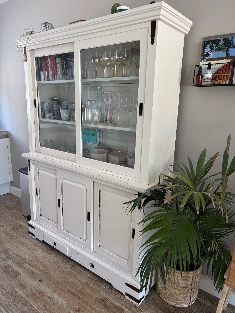 Witte houten buffetkast met glazen deuren, Ophalen, 100 tot 150 cm, 150 tot 200 cm, 25 tot 50 cm