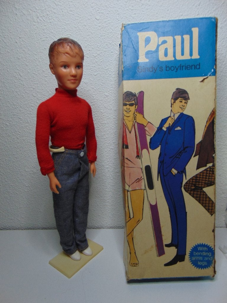 Sindy Vriendje Paul met box, Verzamelen, Poppen, Ophalen of Verzenden, Gebruikt, Pop
