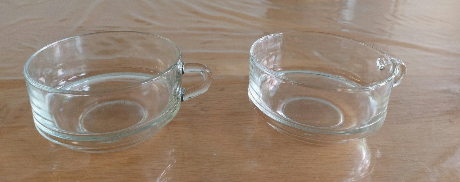 Set van 2 glazen (soep)kommen met handvat, Antiek en Kunst, Ophalen