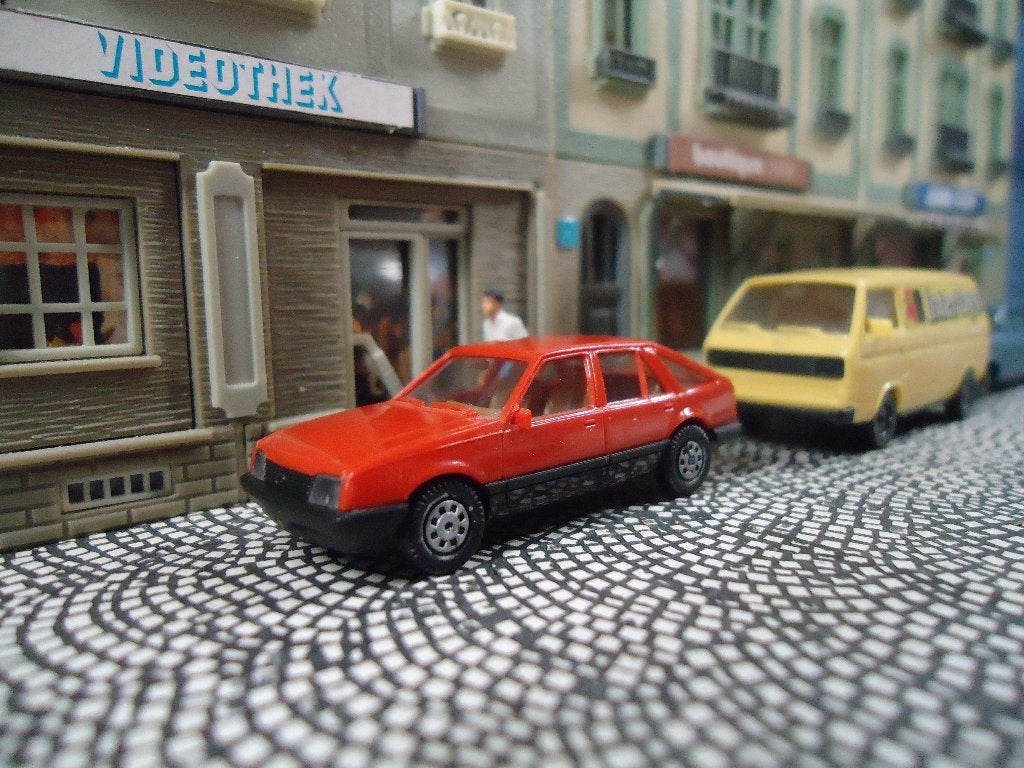 Opel Ascona C CC SR Hatchback - Herpa rood, Hobby en Vrije tijd, Ophalen of Verzenden, Zo goed als nieuw, Auto, Herpa