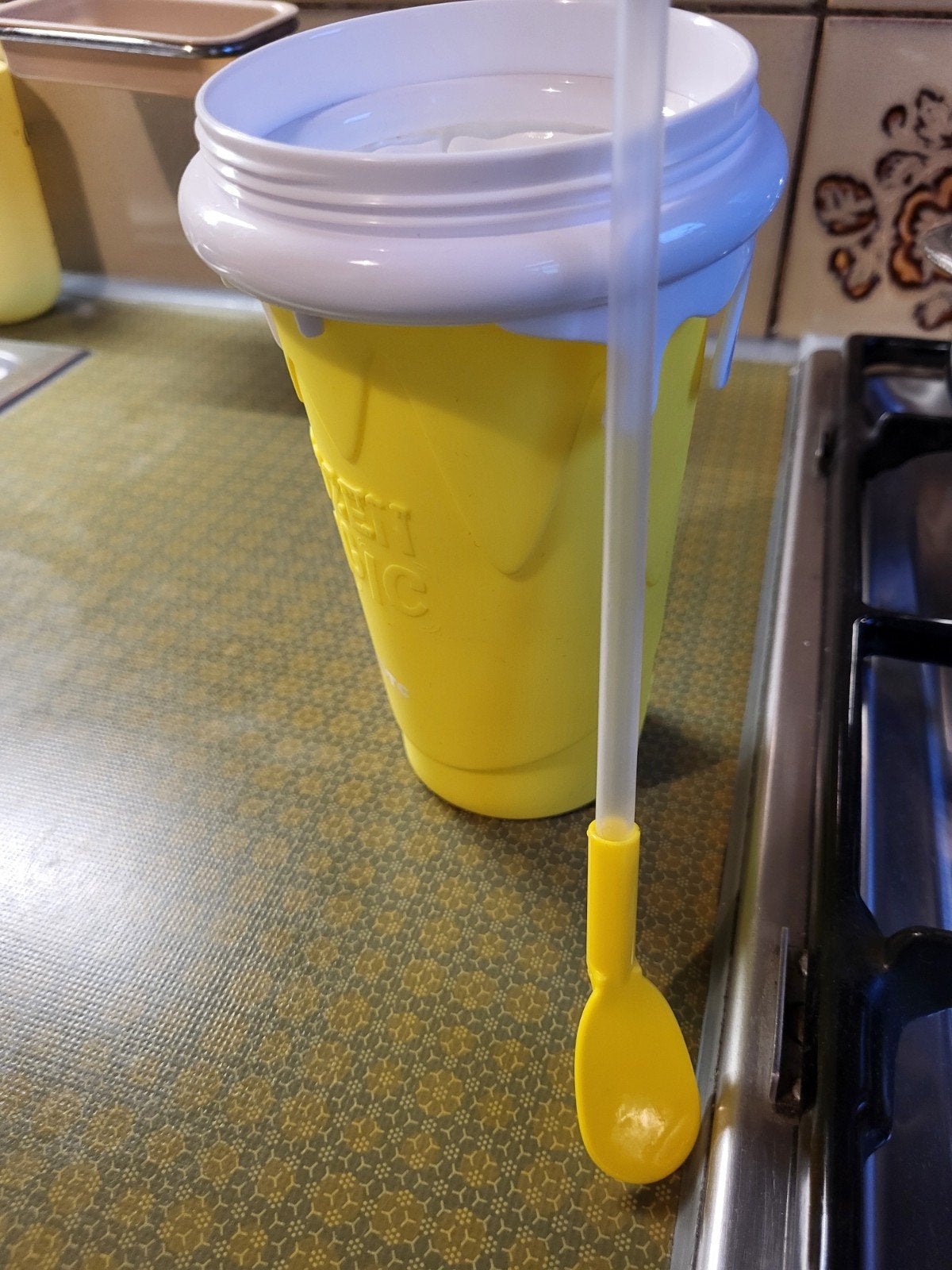 Frozen Magic Slushy Maker BOTE Geel met rietje/lepel, Ophalen, Overige typen, Zo goed als nieuw, Overige merken