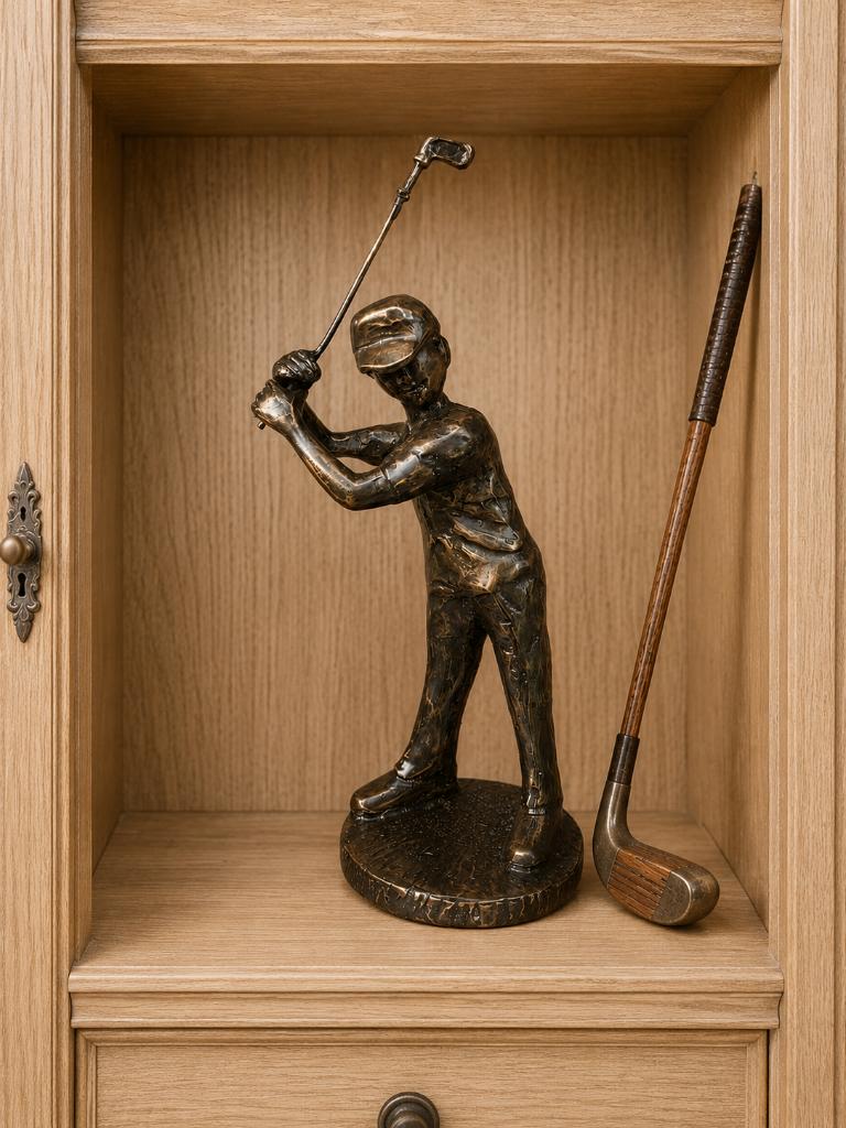 GOLFER / bronzen beeld / 25 cm hoog
