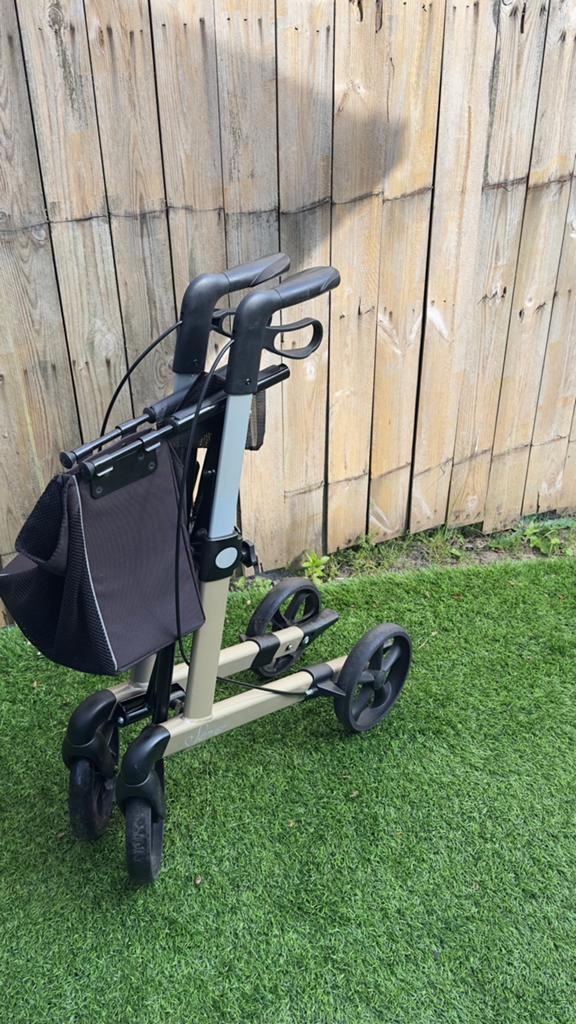 Server Rollator, Diversen, Rollators, Gebruikt, Lichtgewicht, Opvouwbaar, Ophalen