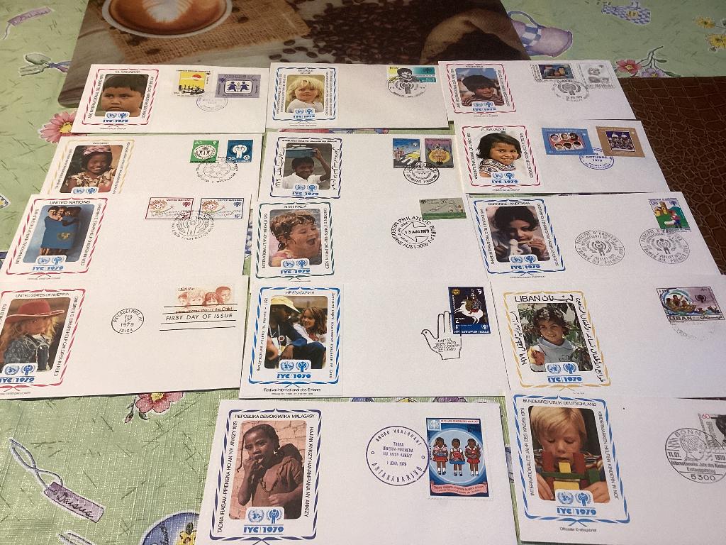 No1886 14 kinder fdc 1979 wereld Nederland jaargangen fdc 1, Postzegels en Munten, Postzegels | Eerstedagenveloppen, Ophalen, Onbeschreven
